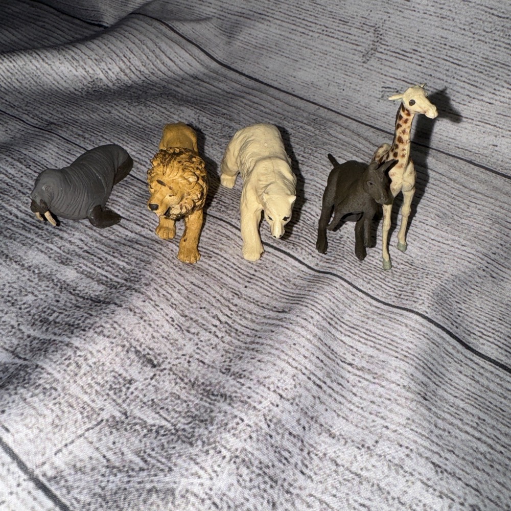 Vintage Lion Giraffe Bear 1970s Britains Ltd England Zoo Ark Animal Toy Walrus